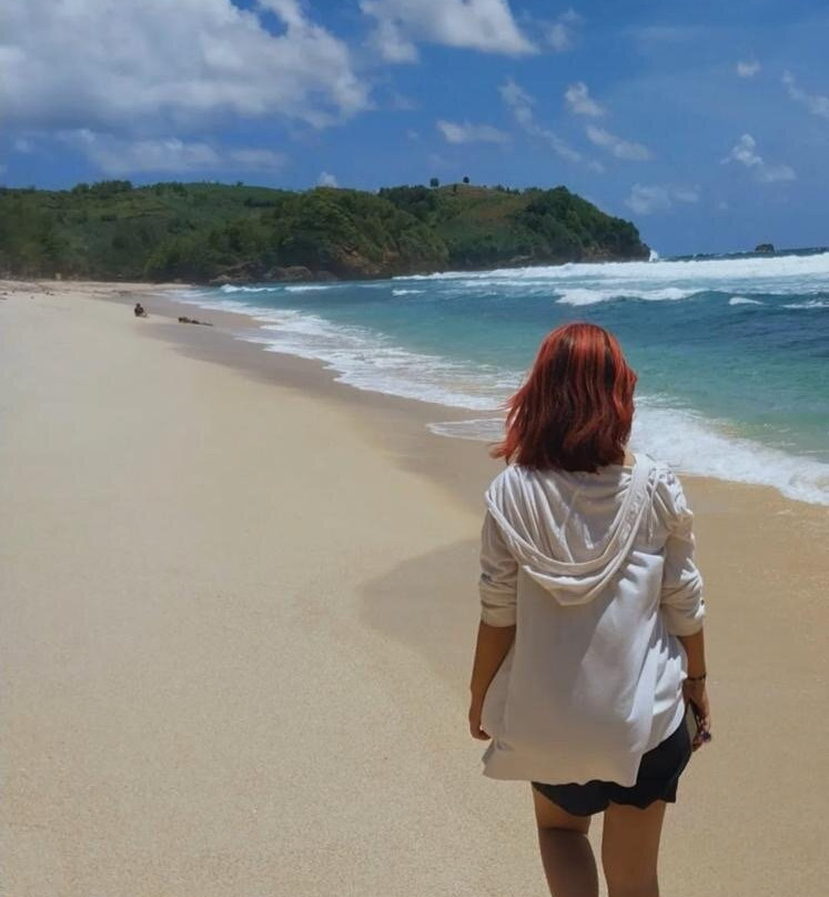 Gondo Mayit Beach景点图片