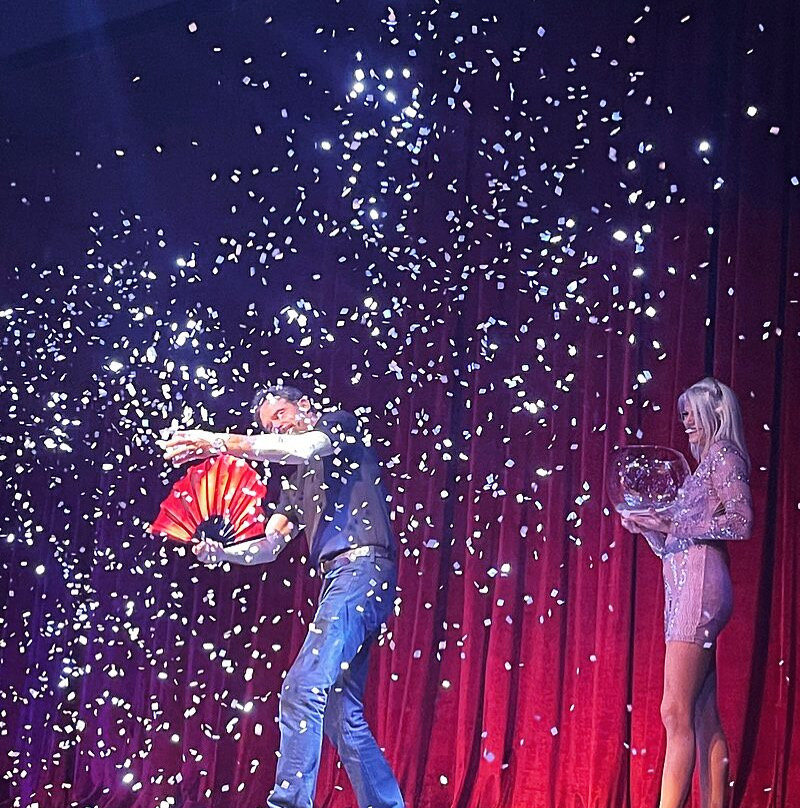 Garry & Janine's Comedy Magic Dinner Show-布兰森必去景点