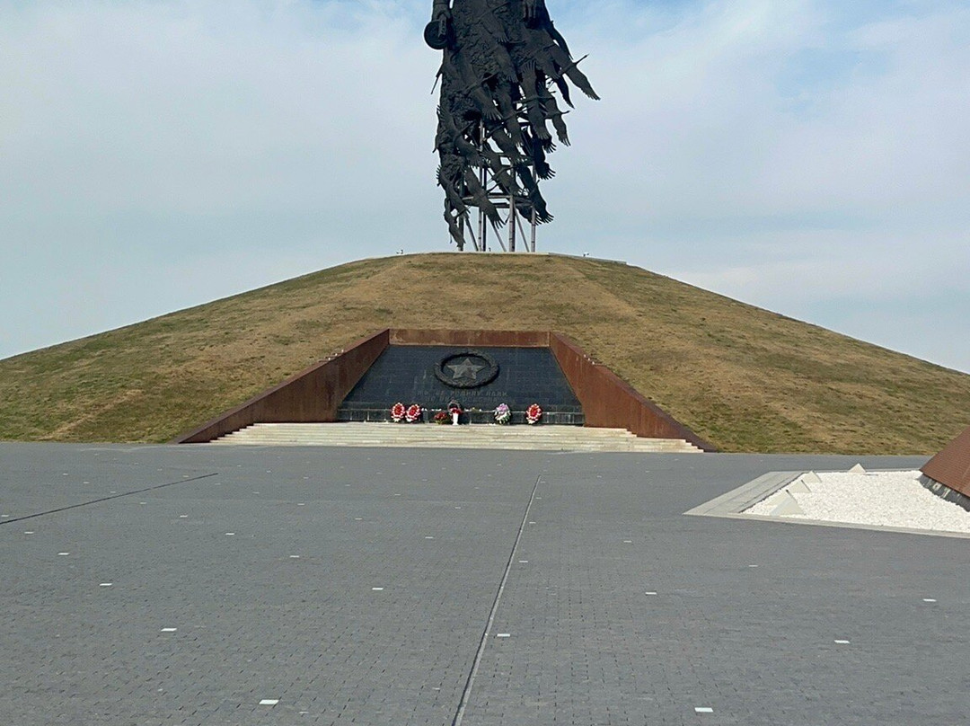 Rzhevskiy Memorial to a Soviet Soldier-Rzhev必去景点