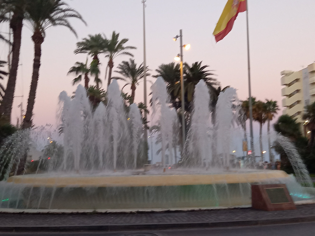 Plaça Porta del Mar景点图片