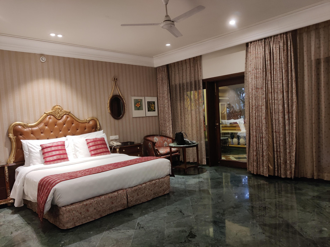 梅菲尔礁湖酒店主图