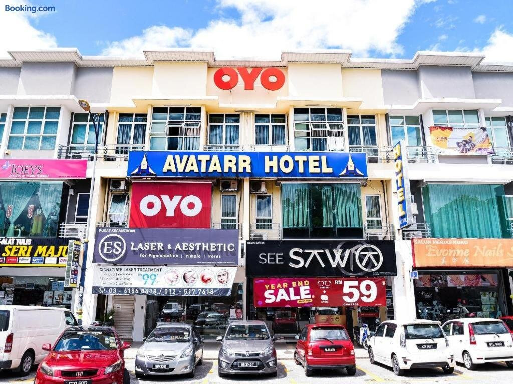 OYO 44097 Avatarr Hotel