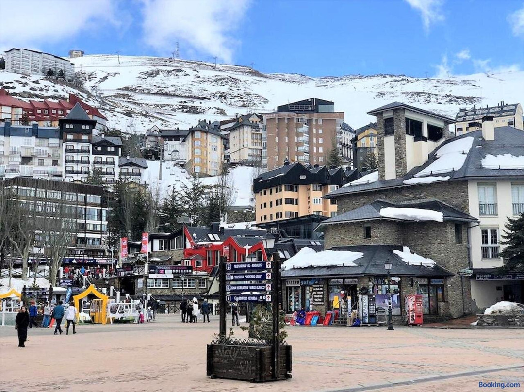 Ski Plaza Sierra Nevada & Zona Baja