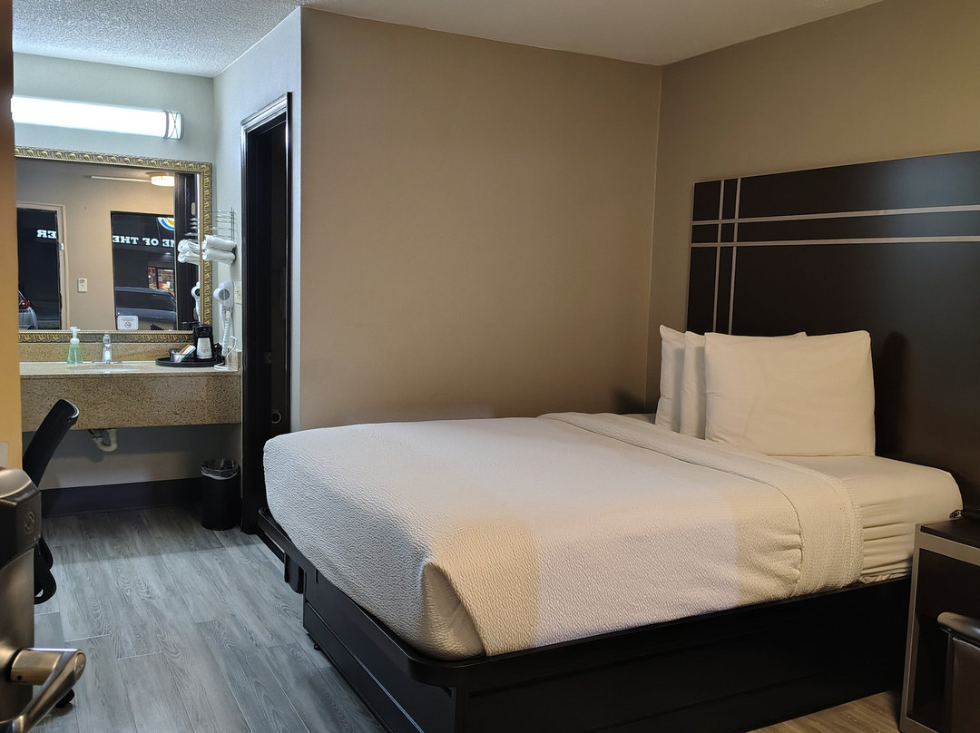 Deluxe Inn Fayetteville主图