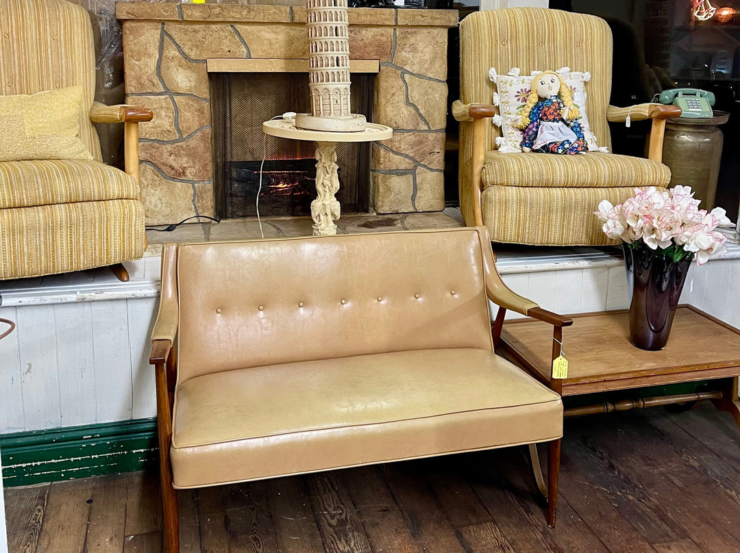 Dead People's Stuff Antiques & Emporium-Hudson必去景点