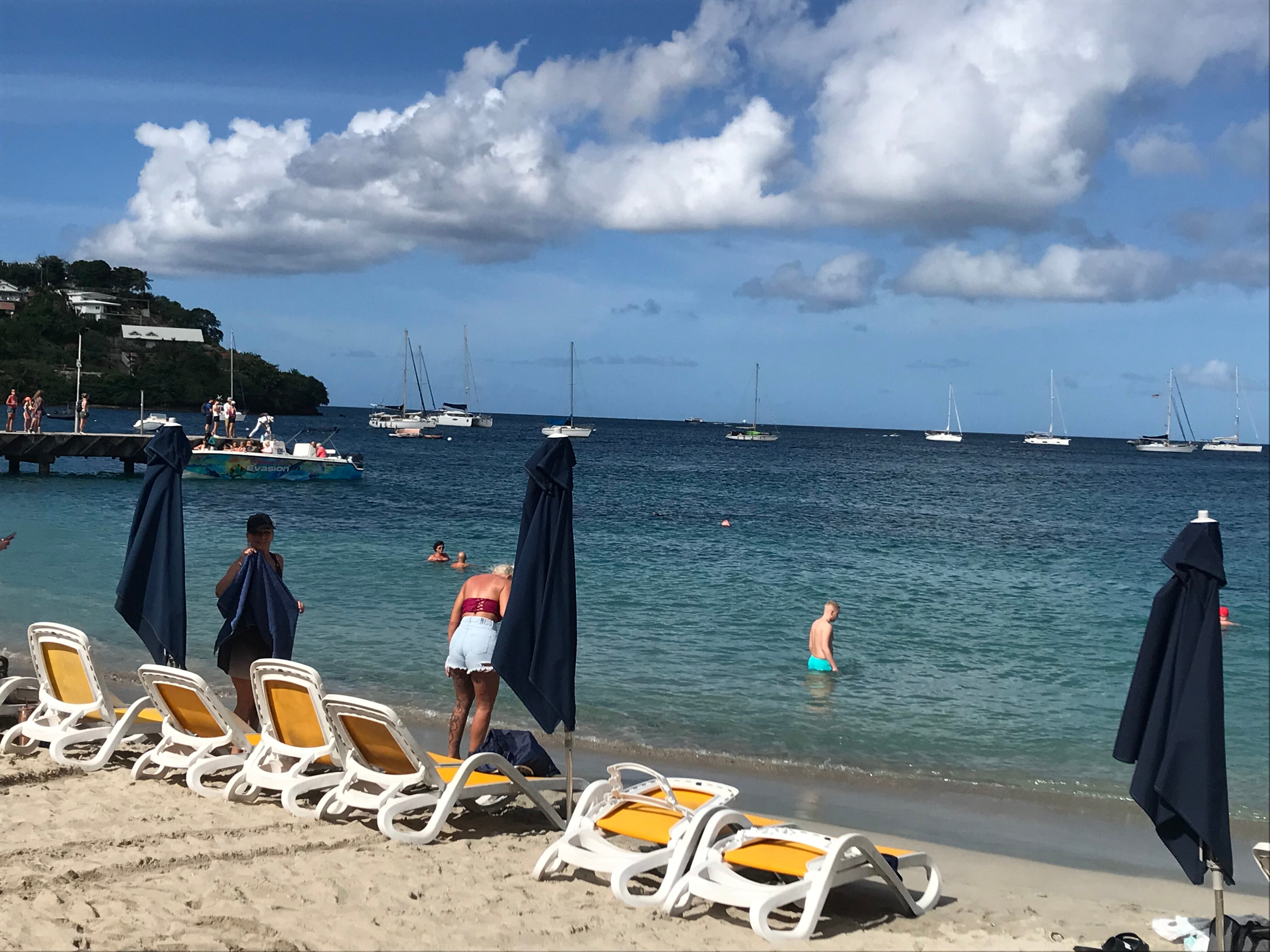 Hôtel Bambou-泳池