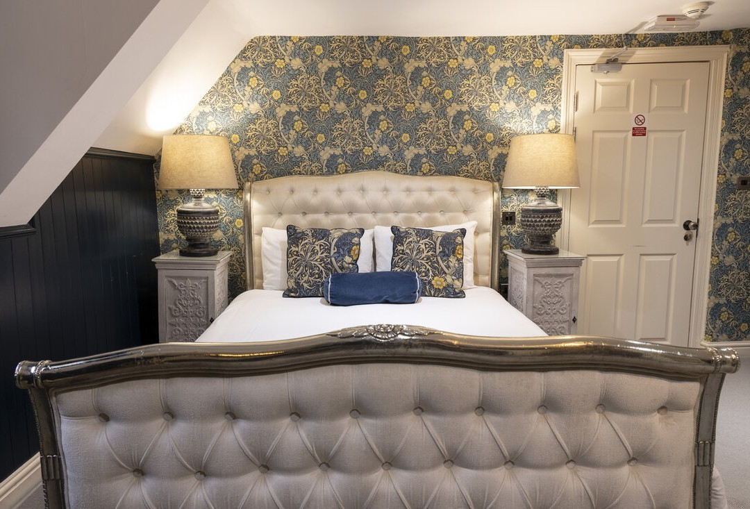 Dirty Bottles Hotel主图