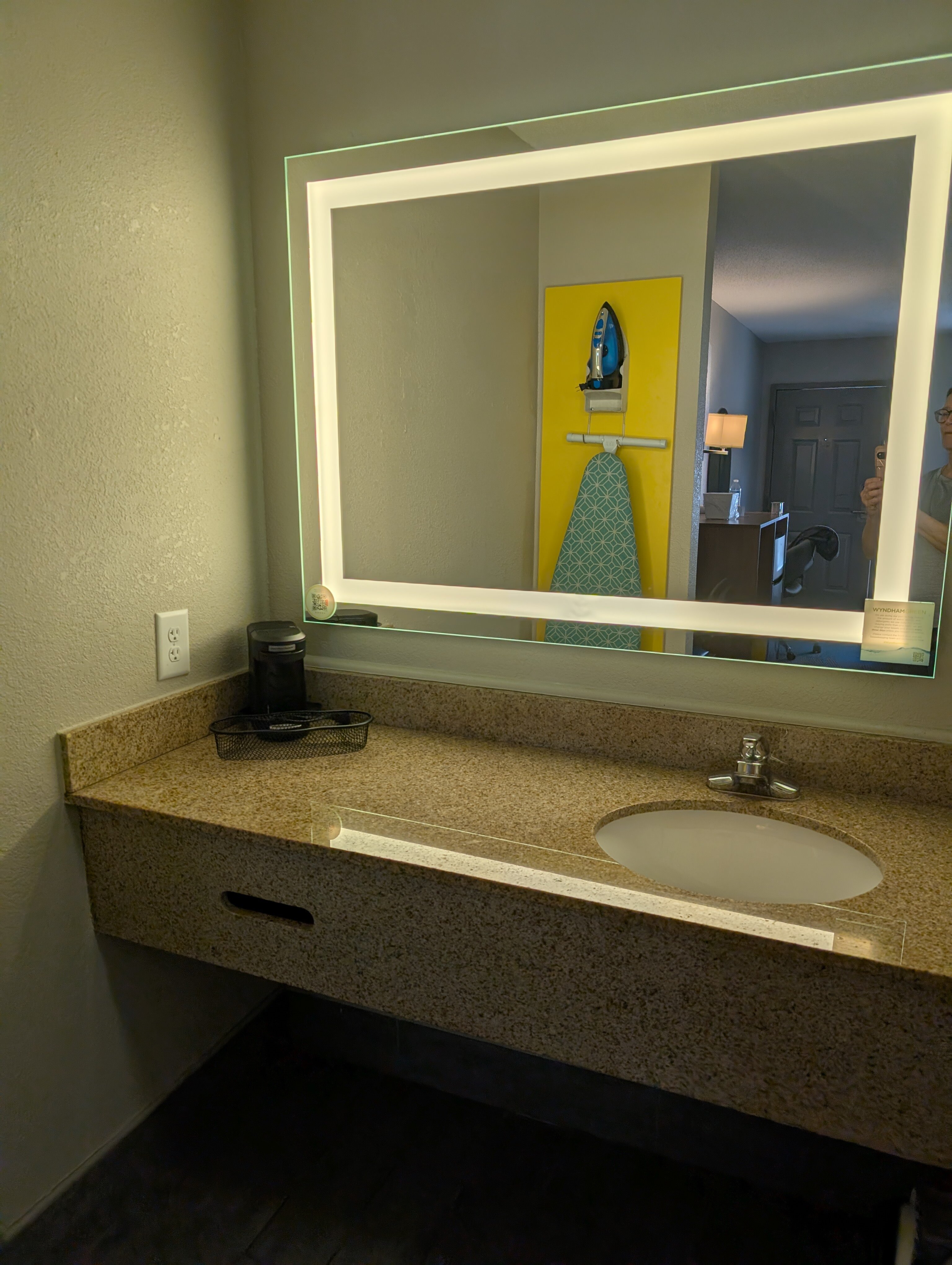 Days Inn by Wyndham Acworth-浴室