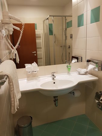 华美达布拉格机场酒店-浴室