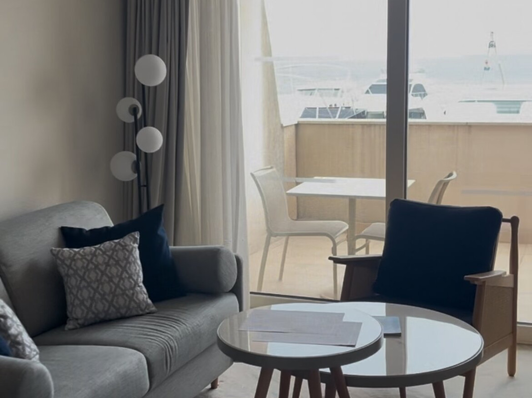 艾美拉弗斯布里特酒店主图