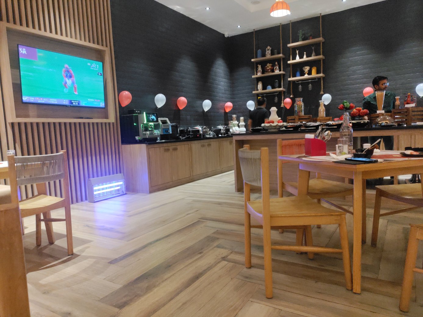 Ginger Bharuch-官方