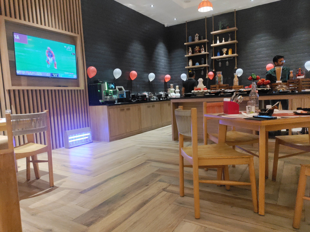 Ginger Bharuch主图