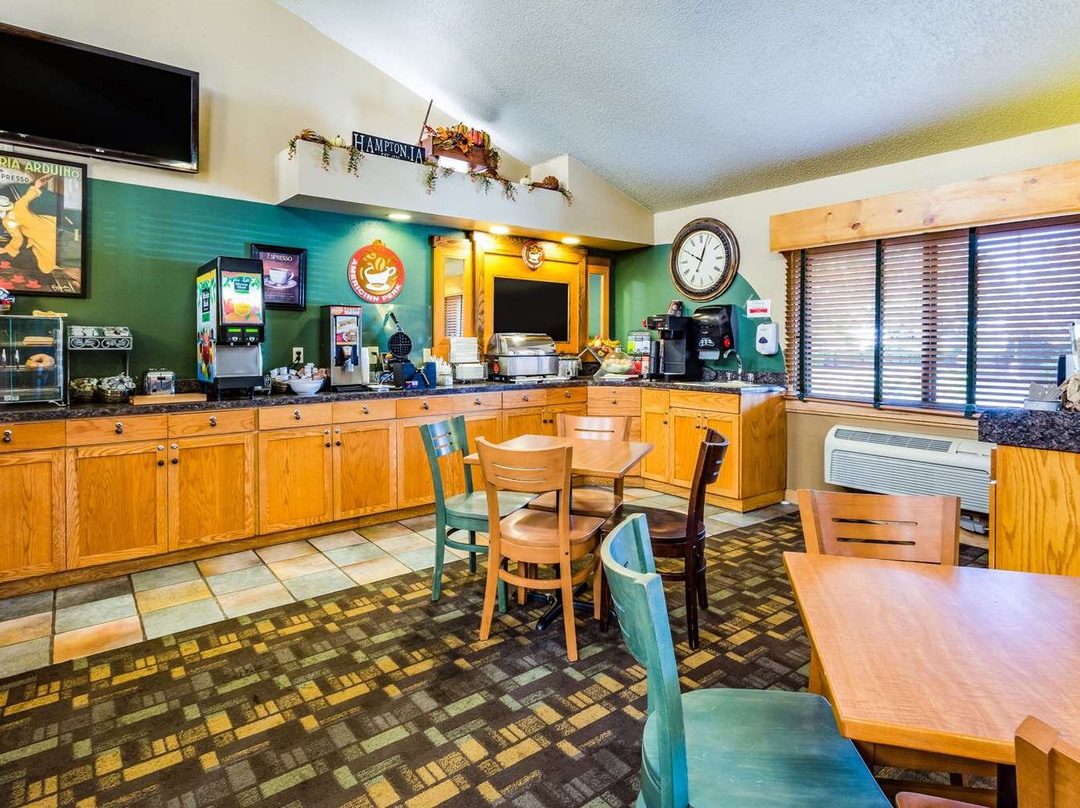 Alexander酒店住宿-AmericInn by Wyndham Hampton