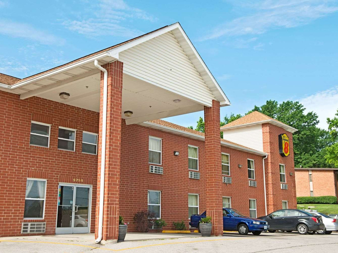 Super 8 by Wyndham St. Louis Airport