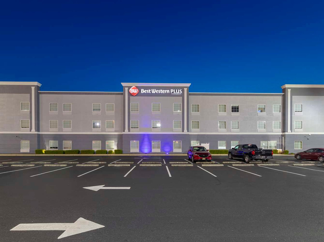 不伦瑞克酒店住宿-Best Western Plus Brunswick Inn & Suites