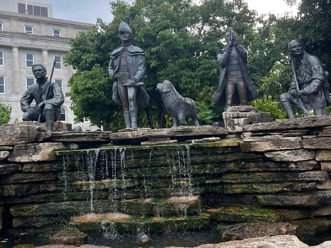 Lewis and Clark Monument Trailhead Plaza-杰佛逊市必去景点