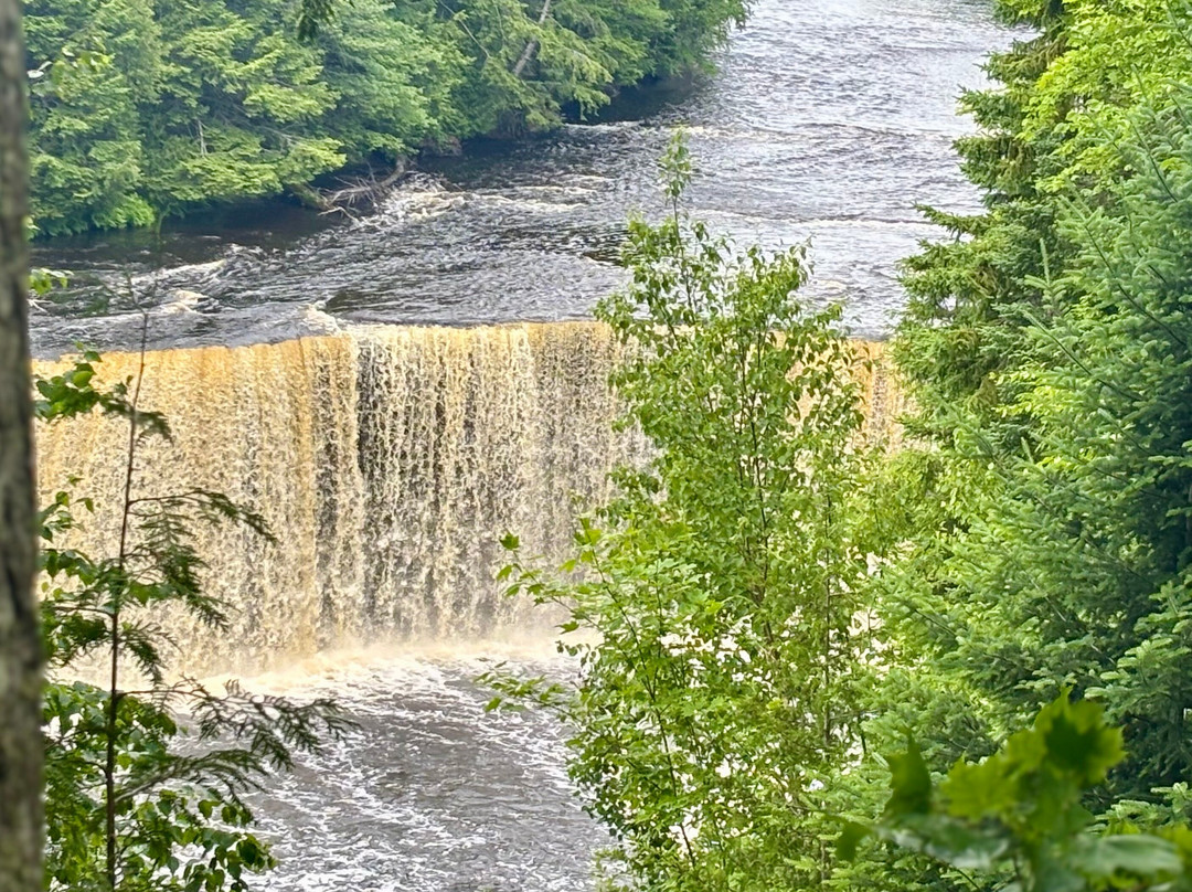Tahquamenon Falls-Paradise必去景点