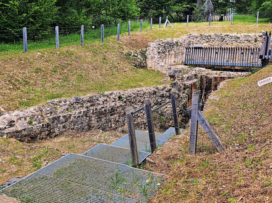 La Grand Font - Fontaine Romaine Souterraine-Le Douhet必去景点