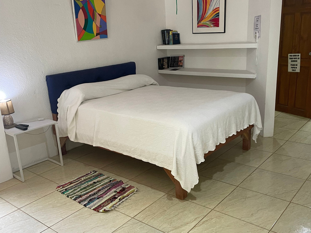 Rita & Sonny Beach  Apts #A主图