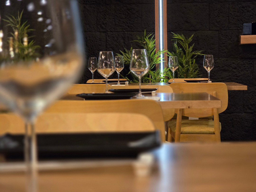 格拉纳达餐馆和美食-Aisushi Restaurante Arabial