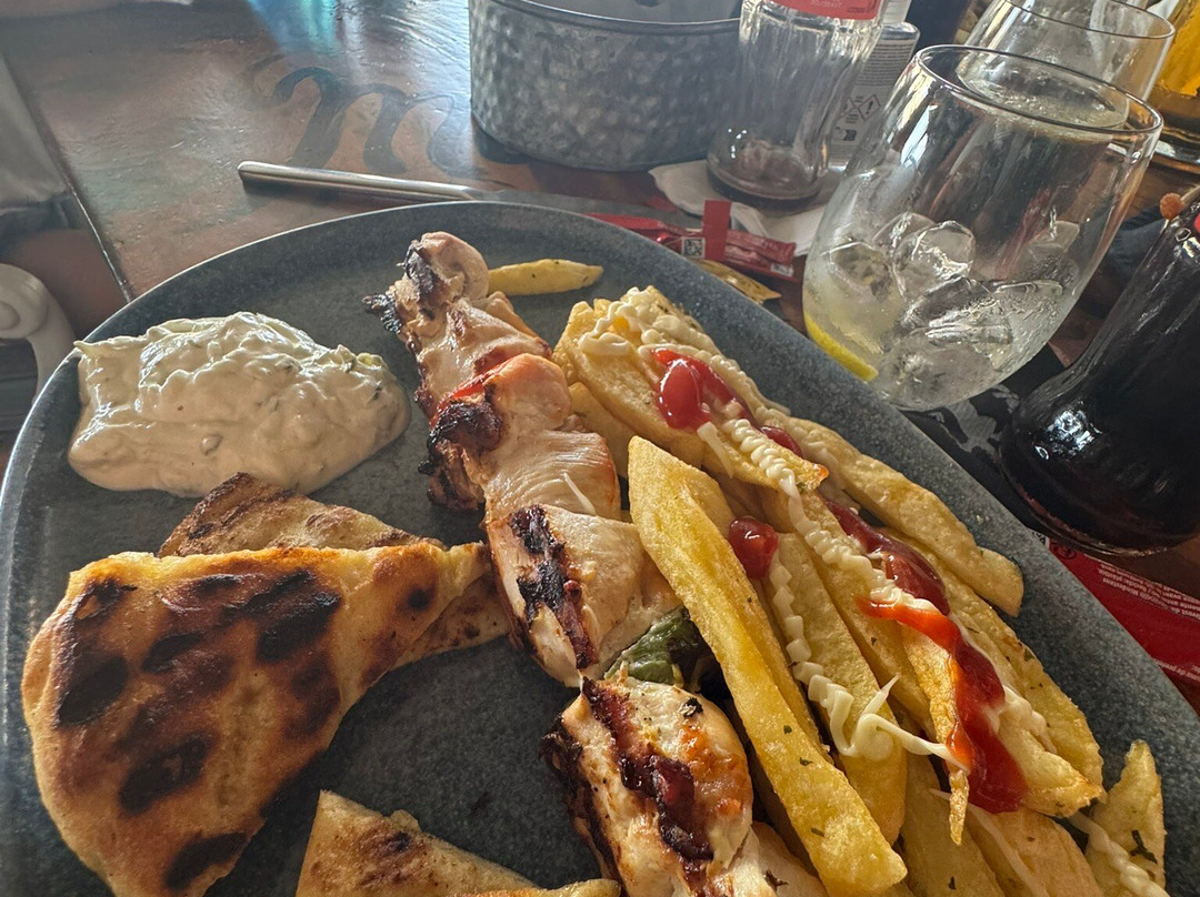 Hippies cave bar&food