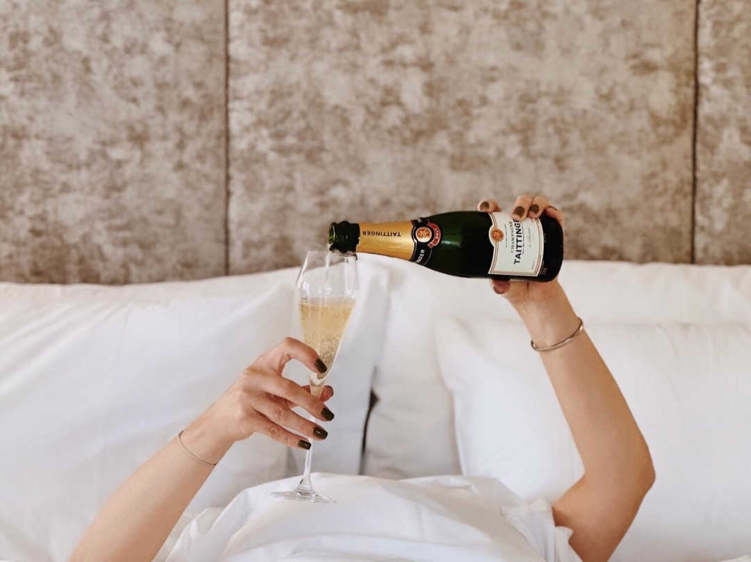 里阿尔酒店主图