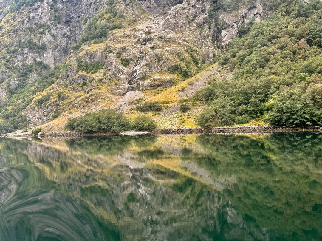 Lustrabaatane-Solvorn必去景点