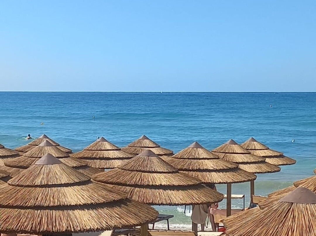 Spiaggia Di Torre Lapillo-切萨雷奥港必去景点