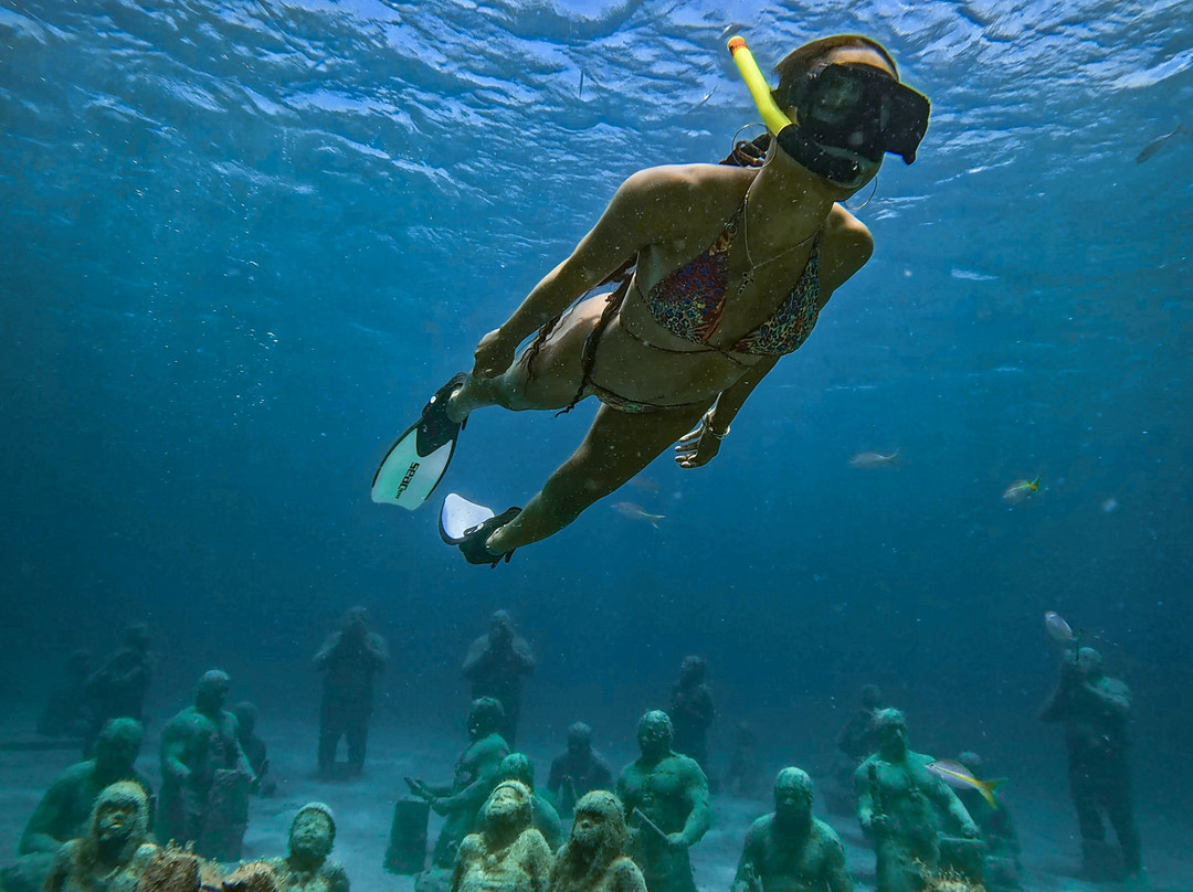 Under SXM-Little Bay必去景点