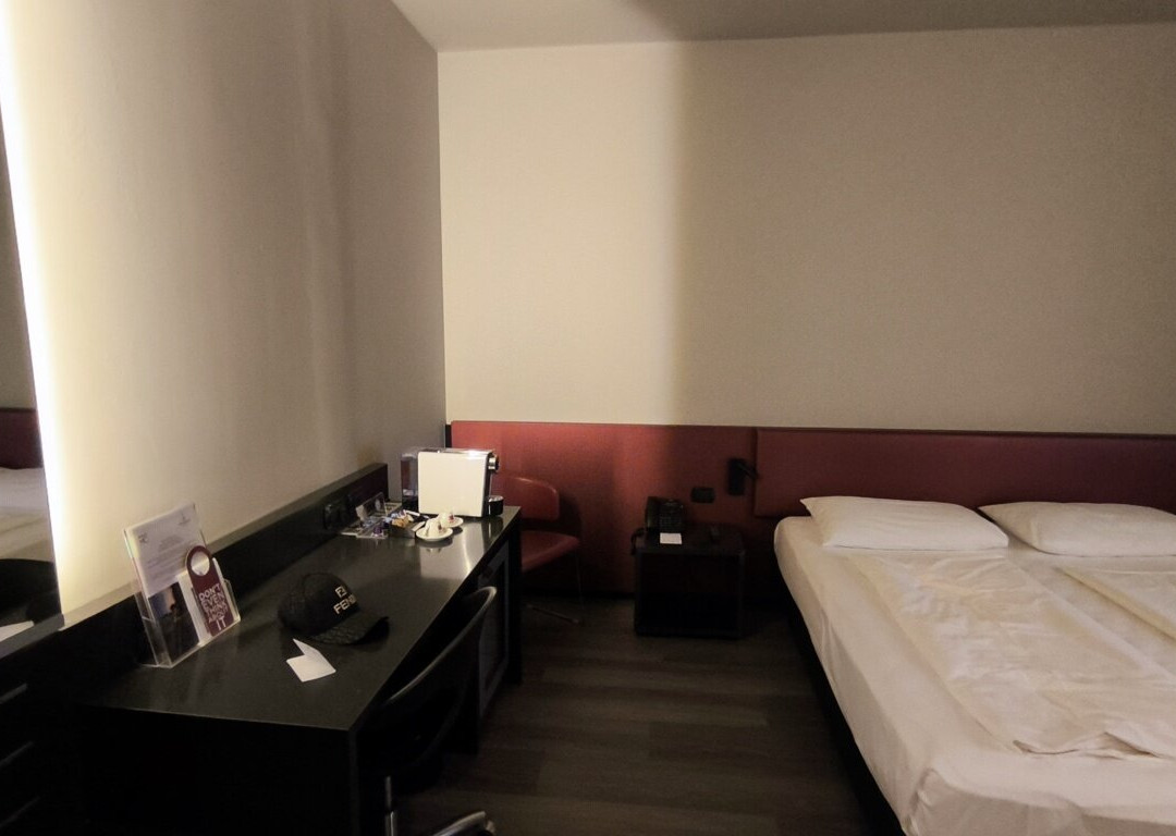 Continental Hotel主图