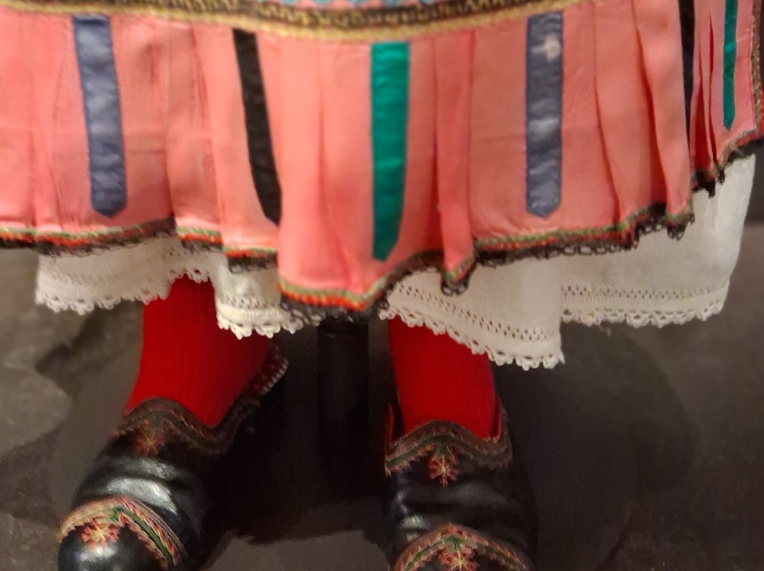 Victoria G. Karelias Collection of Greek Traditional Costumes-卡拉马塔必去景点