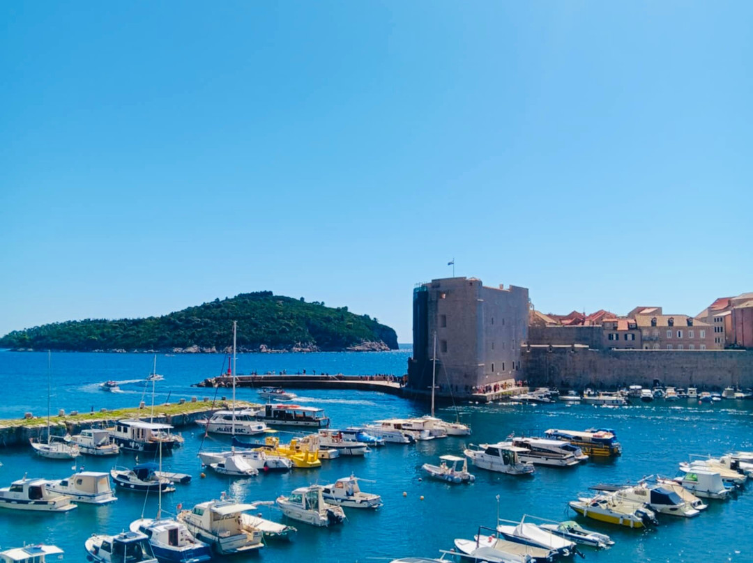 Athos Tours-卡拉马里亚必去景点