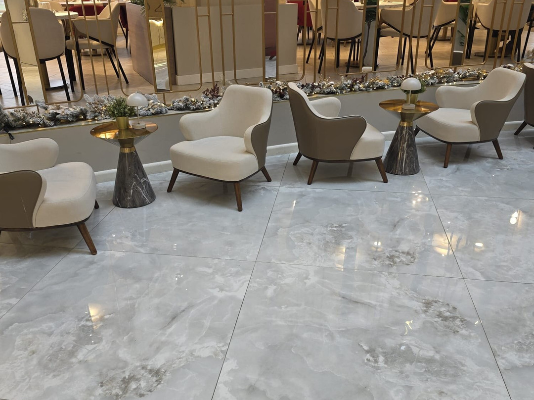 温德姆华美达布加勒斯特奥托佩尼机场酒店主图