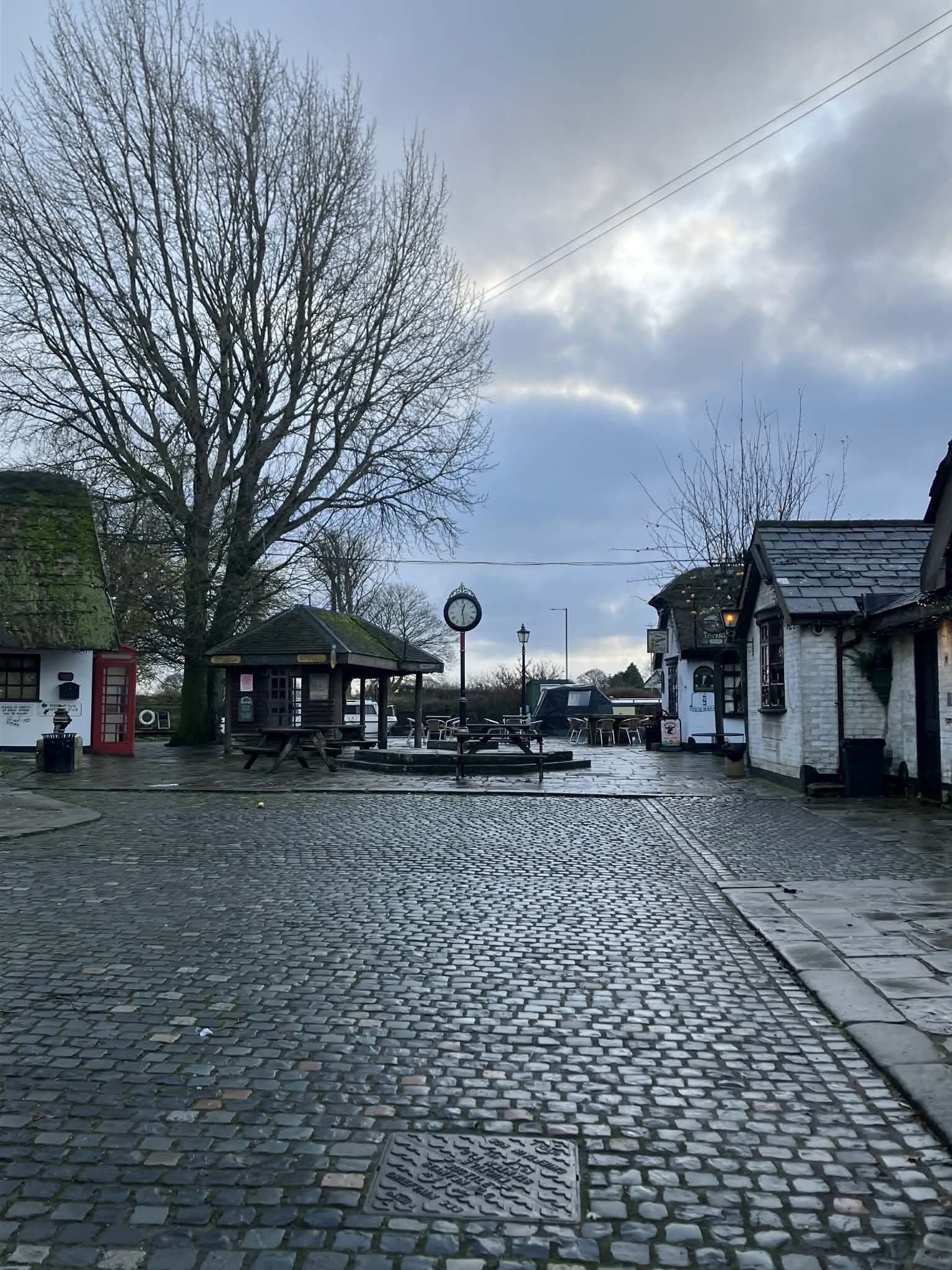 Guy's Thatched Hamlet-官方