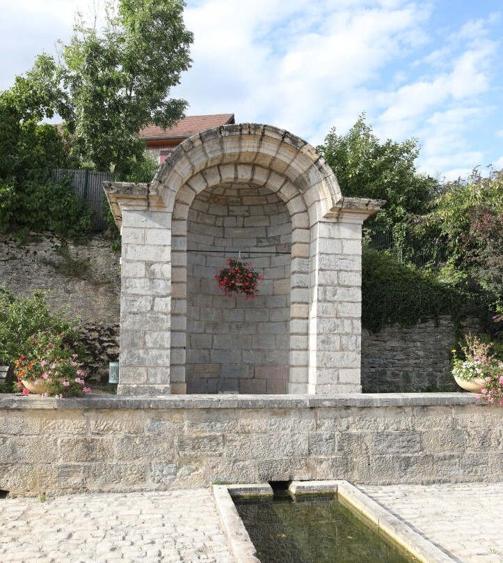 Le lavoir de Brevans et sa fontaine-Brevans必去景点