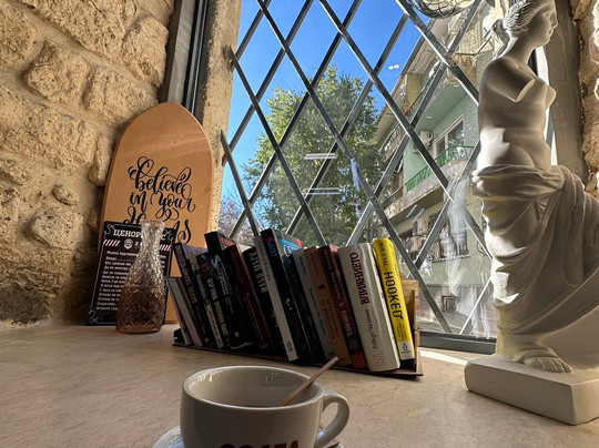 Zeus Barbershop Centre-瓦尔纳必去景点