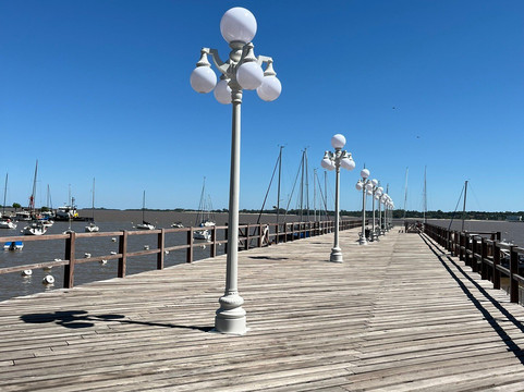 Muelle del Puerto de Yates-科洛尼亚·德尔萨克拉门托城必去景点