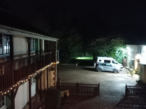 东Ayton旅馆酒店主图