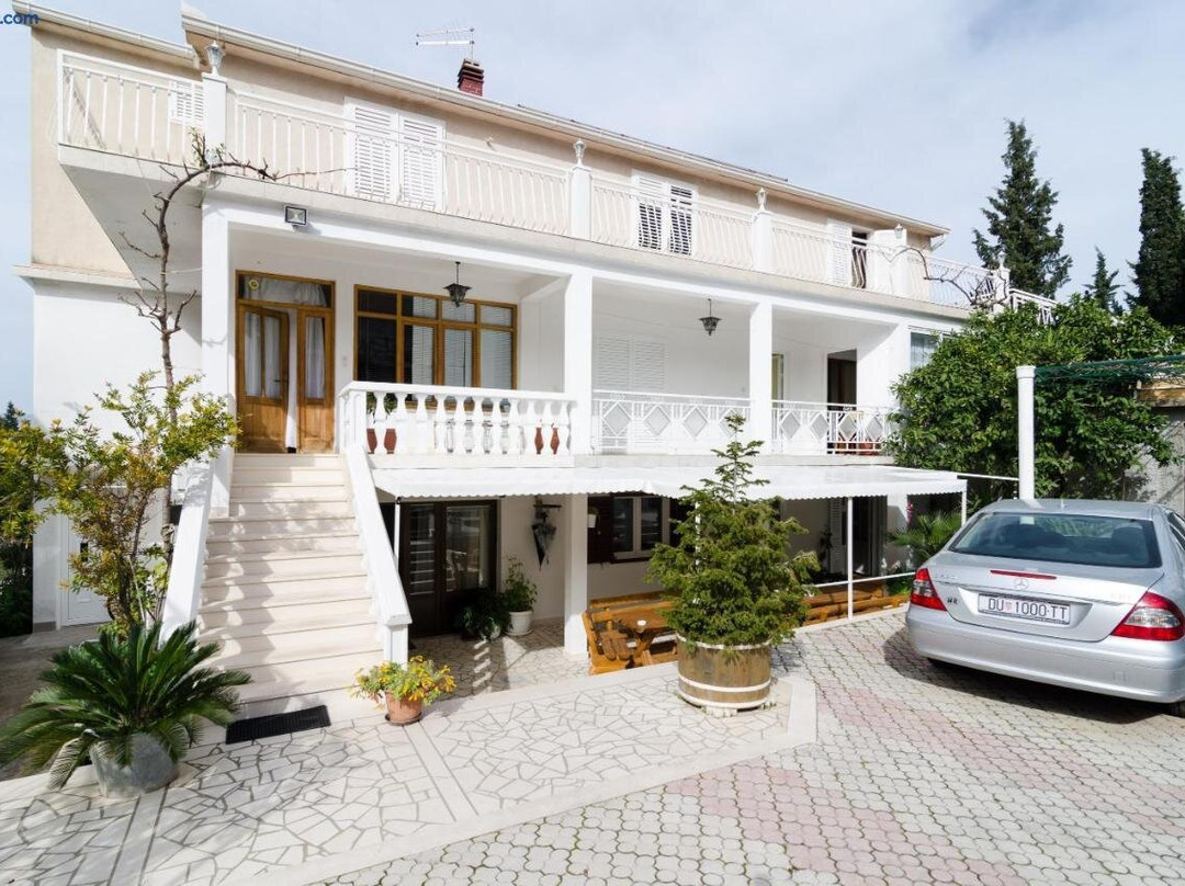 Villa Nikol