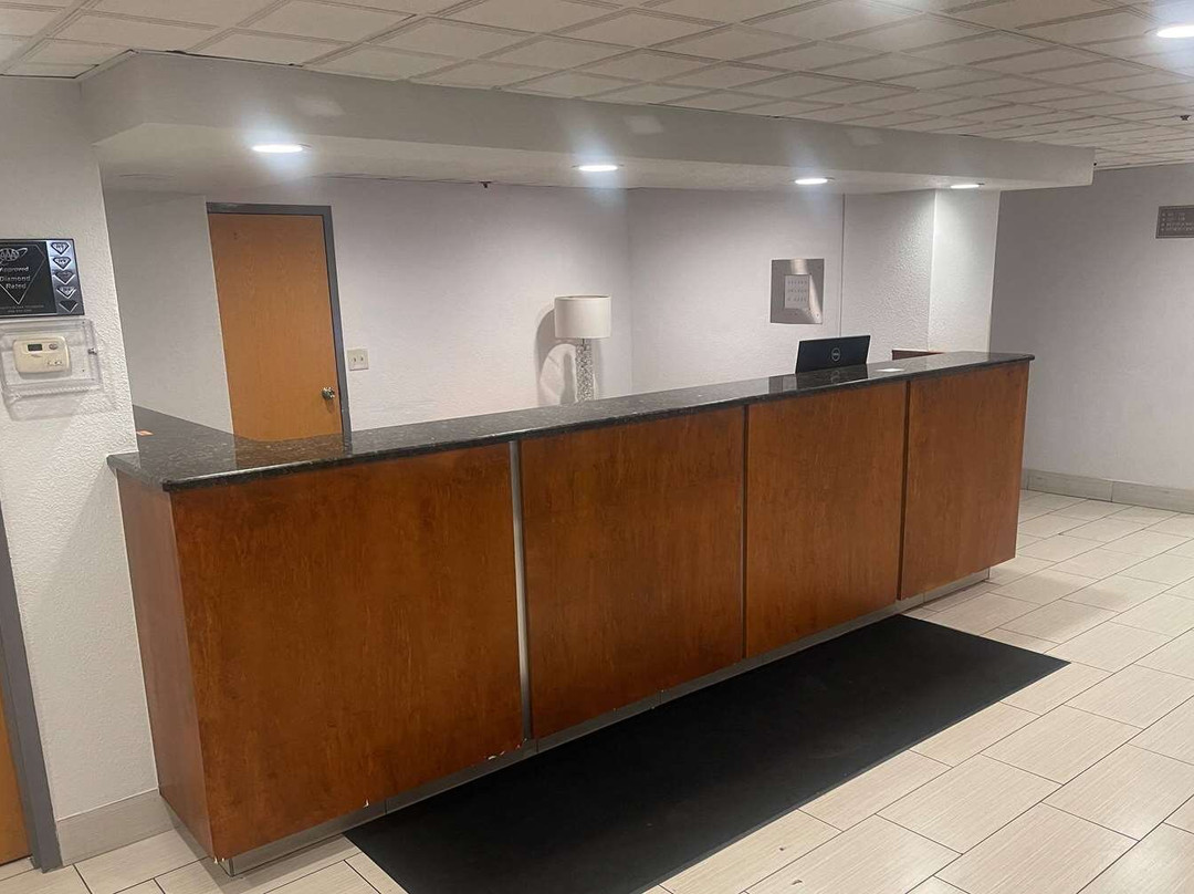 West Milton酒店住宿-Days Inn by Wyndham Englewood Dayton Airport