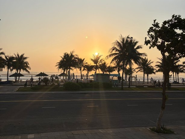 岘港假日海滩酒店-泳池