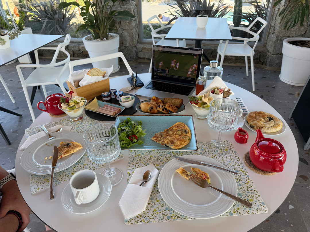 洞穴套房酒店主图