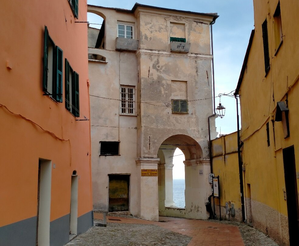 Logge di Santa Chiara-因佩里亚必去景点