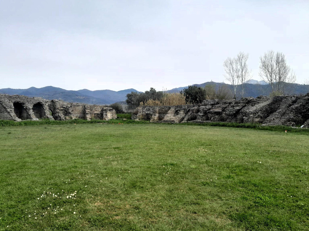Anfiteatro Romano Di Luni