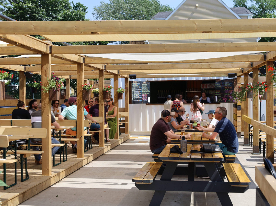 Good Robot Brewing (Commons) - Beer Garden - Craft Beer - Beer Store - Pizza