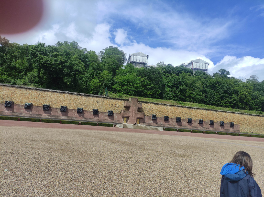 Le Mont-Valérien French Memorial to Resistance Martyrs-叙雷讷必去景点