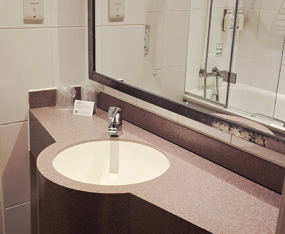 Holiday Inn 埃尔斯米尔港/柴郡橡树主图
