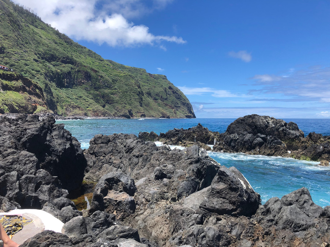 Porto Moniz Natural Swimming Pools-莫尼什港必去景点