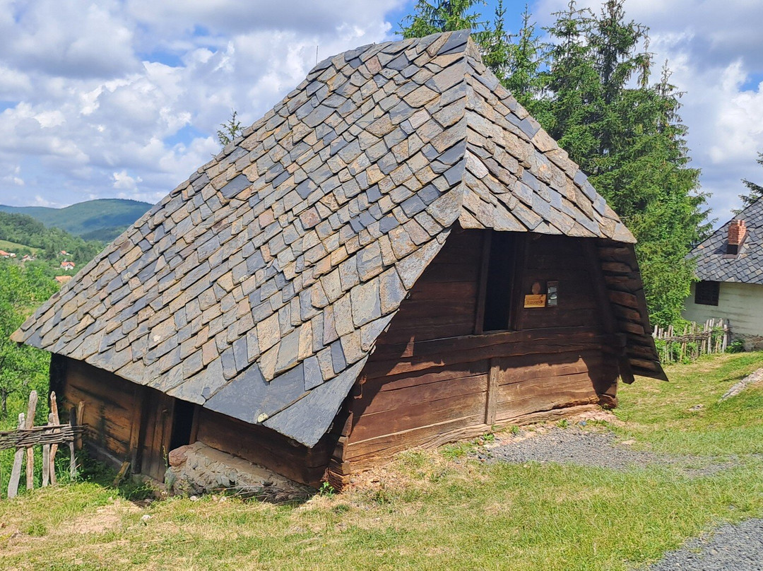 Sirogojno-兹拉蒂博尔必去景点