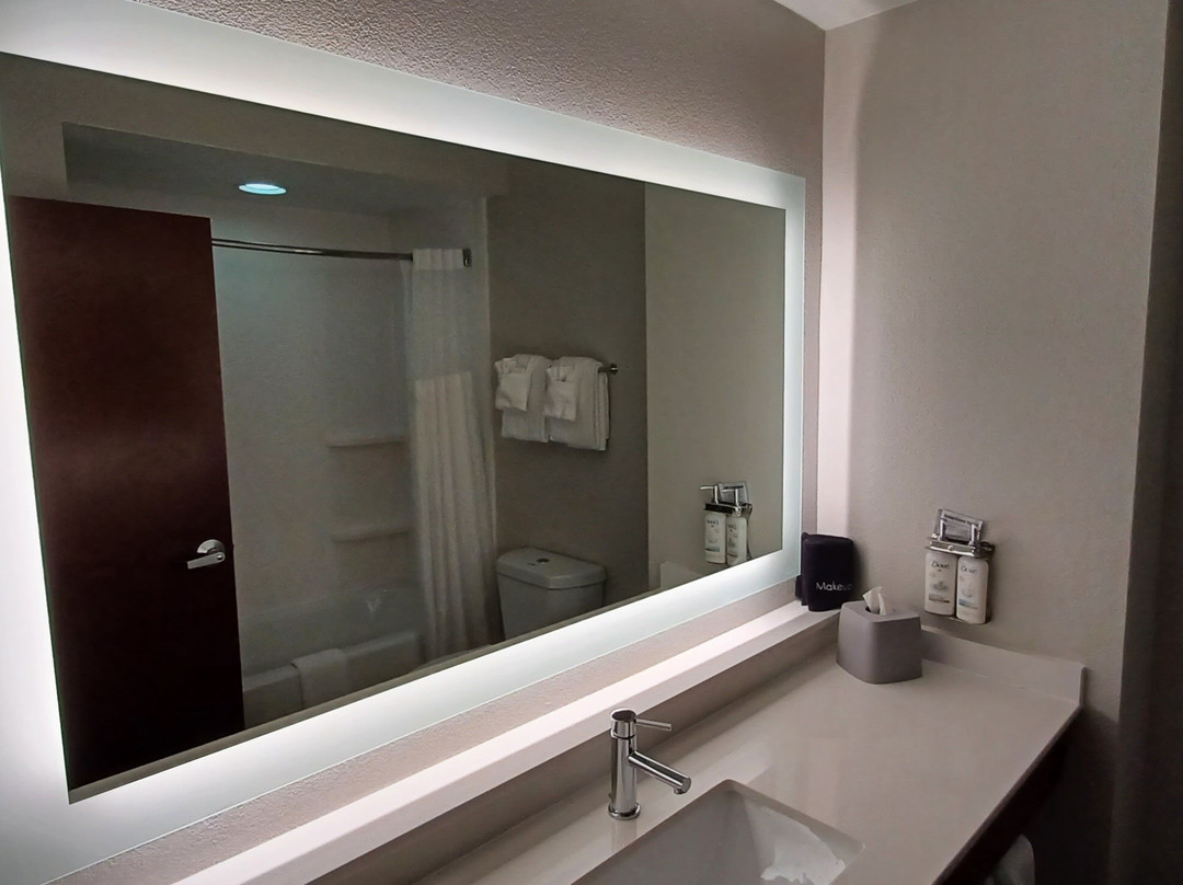 Holiday Inn Express 克里斯特尔里弗主图